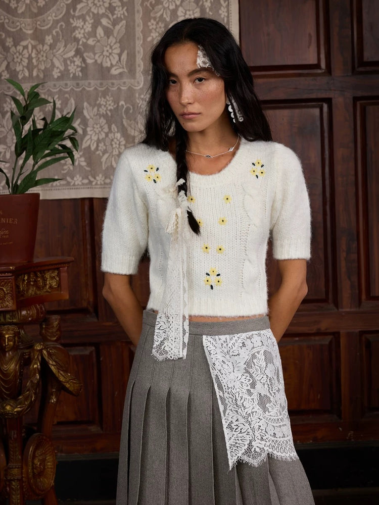 Small Yellow Flower Mid-Sleeve Knitted Top