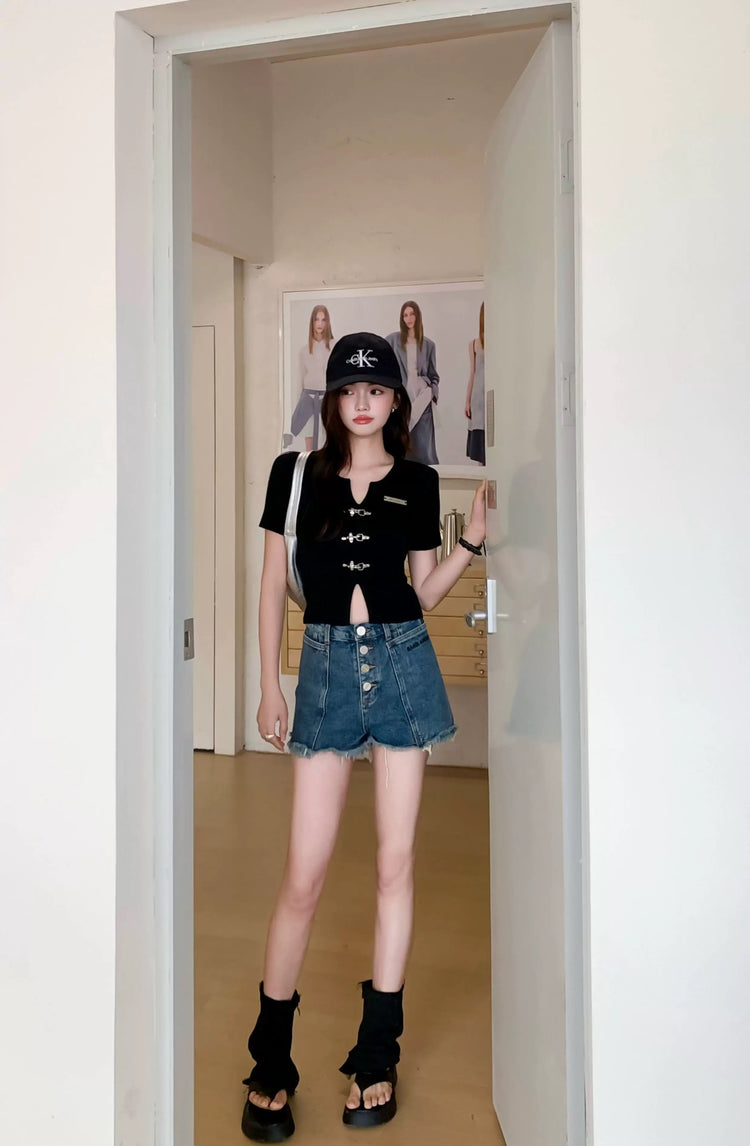 Large Pockets Button-front Denim Shorts