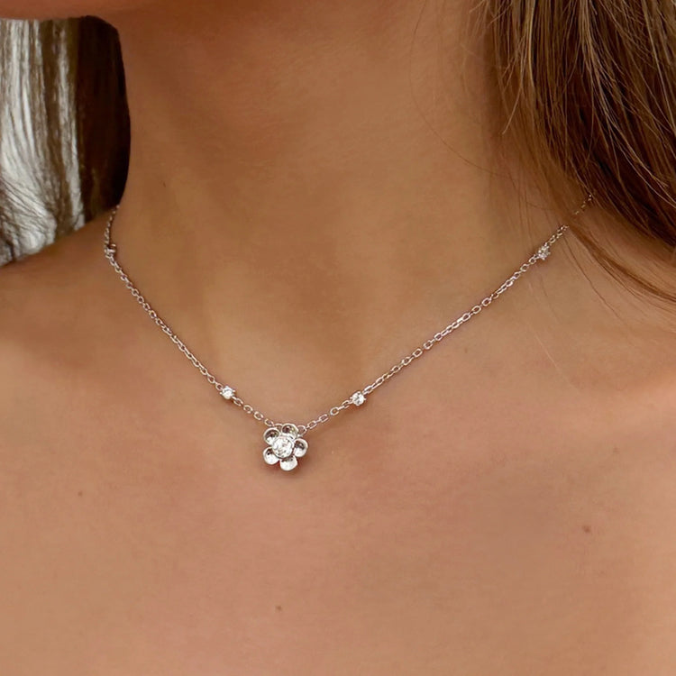 Rotating Flower Clavicle Necklace