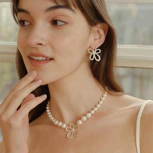 Lace Large Flower Pearl Necklace