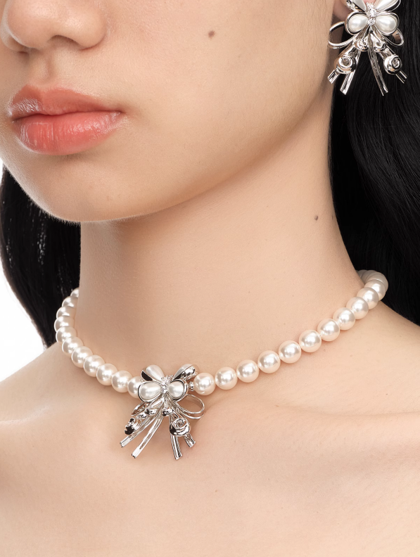 Imitation Pearl Butterfly Flower Embellished Gemstone Necklace