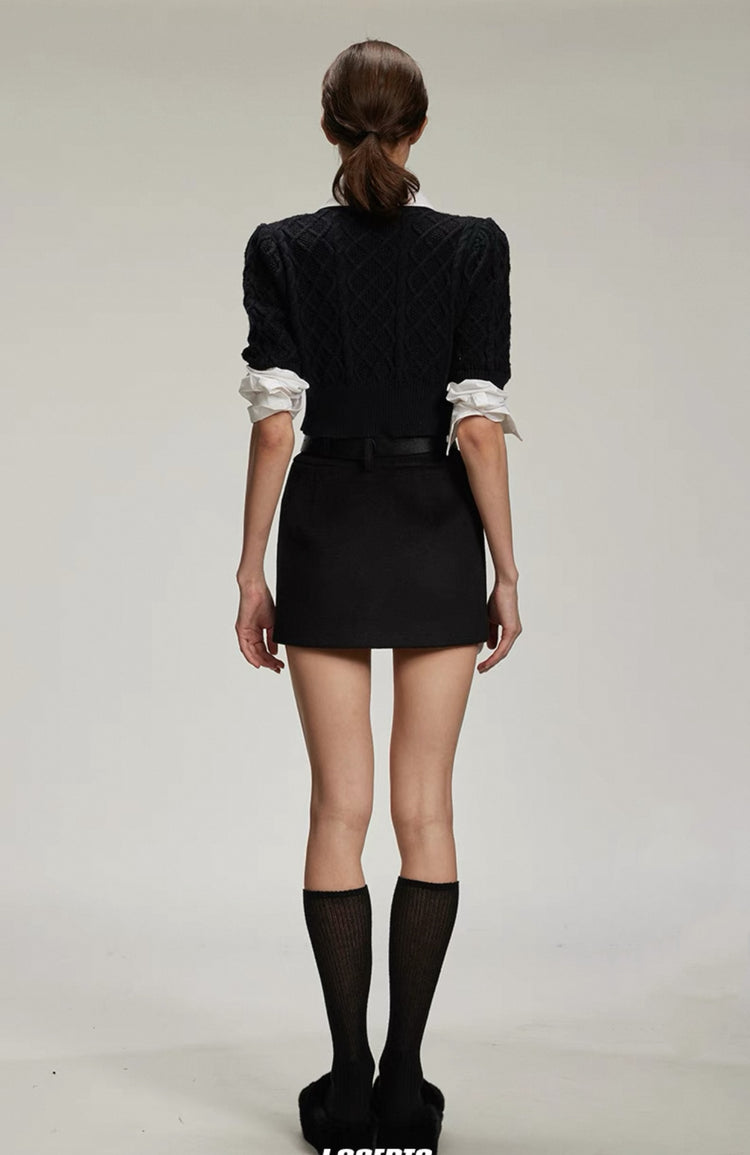 Fake Two-Piece Keyhole Metal Tag Knit Shirt