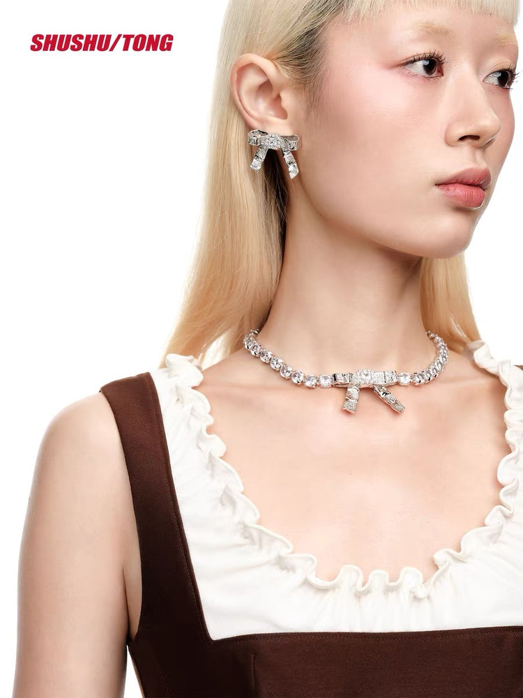 YVMIN X SHUSHUTONG / Crinkled Foil Bow Crystal Stud Earrings