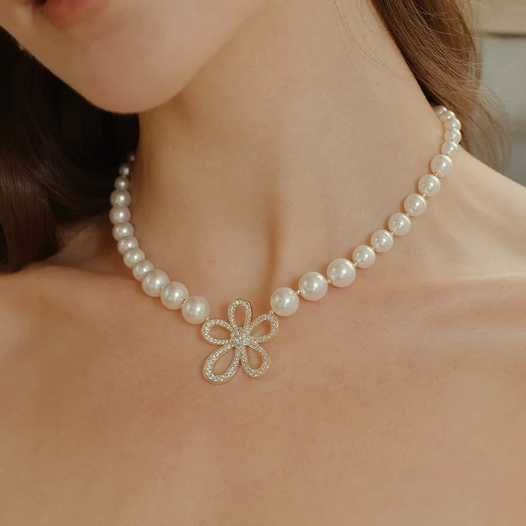 Lace Large Flower Pearl Necklace