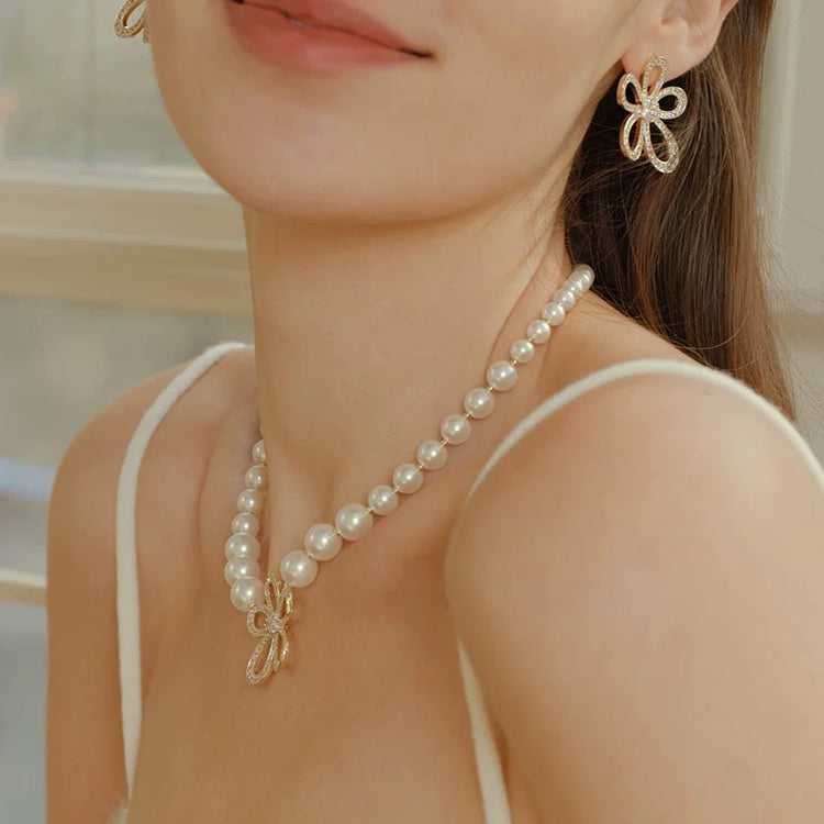 Lace Large Flower Pearl Necklace