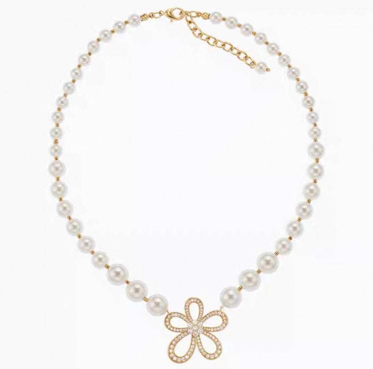 Lace Large Flower Pearl Necklace